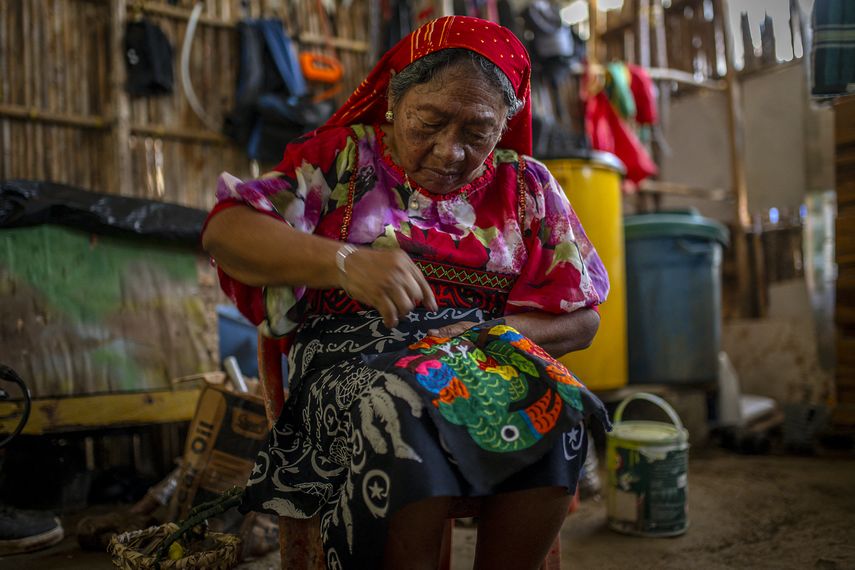 Cartí Sugdupu es una de las 365 islas que conforman el archipiélago de la comarca indígena de Guna Yala. Cartí Sugdupu es una de las 365 islas que conforman el archipiélago de la comarca indígena de Guna Yala.