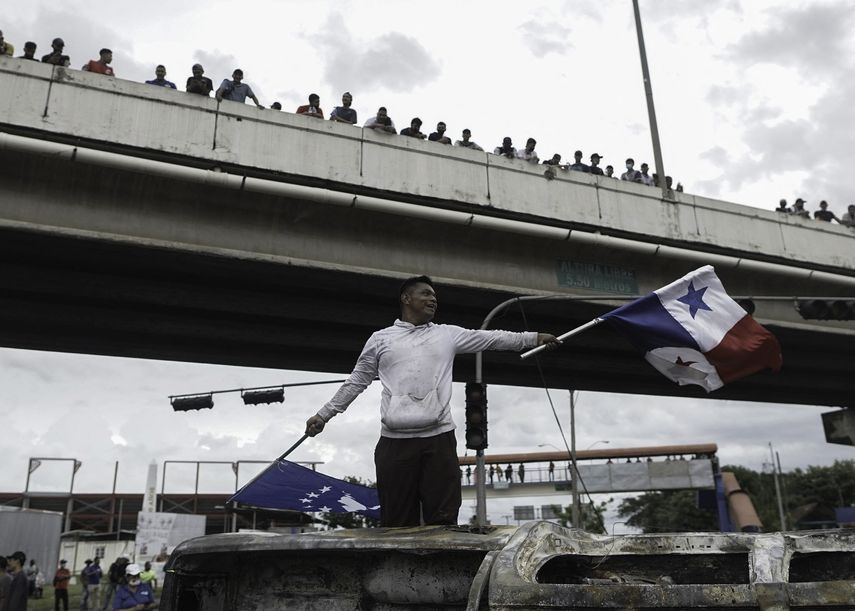 Panamá desbloquea sus vías, negociación con gobierno sigue