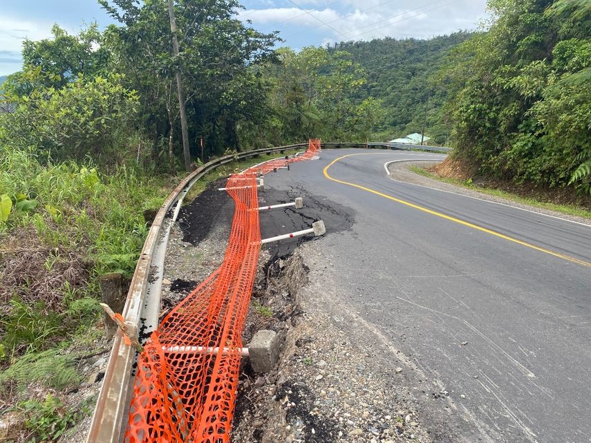 El pedazo de la la recién rehabilitada carretera entre Gualaca-Chiriquí y Chiriquí Grande de Bocas del Toro está señalizada para evitar accidentes.