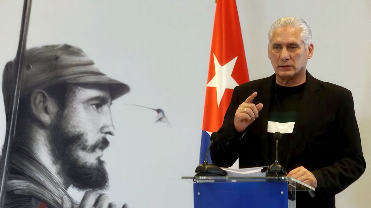 El presidente de Cuba, Miguel Díaz-Canel, afirmó este jueves que su país está dispuesto a dialogar con Estados Unidos (EEUU) sobre cualquier tema, pero sin presiones, en momentos en que Washington multiplica sus amenazas contra la isla. El presidente de Cuba, Miguel Díaz-Canel, afirmó este jueves que su país está dispuesto a dialogar con Estados Unidos (EEUU) sobre cualquier tema, pero sin presiones, en momentos en que Washington multiplica sus amenazas contra la isla.