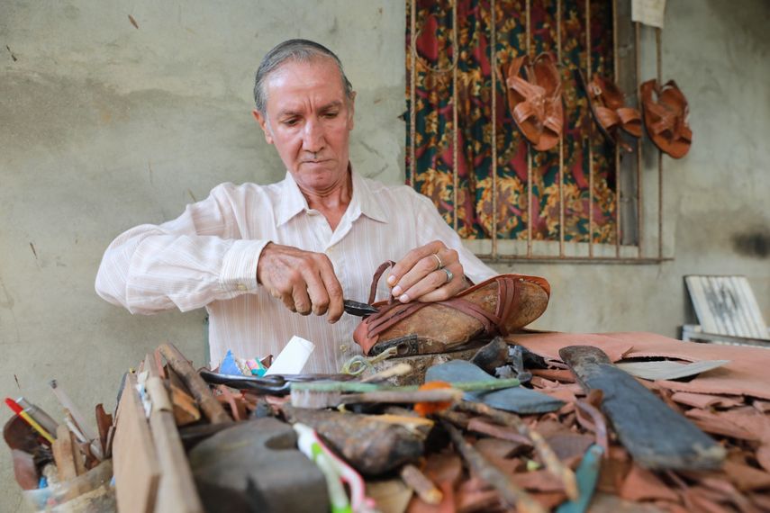  Don Candelero Villarreal es uno de los beneficiados por el programa B/. 120 a los 65 del Ministerio de Desarrollo Social (MIDES). Don Candelero Villarreal es uno de los beneficiados por el programa B/. 120 a los 65 del Ministerio de Desarrollo Social (MIDES).