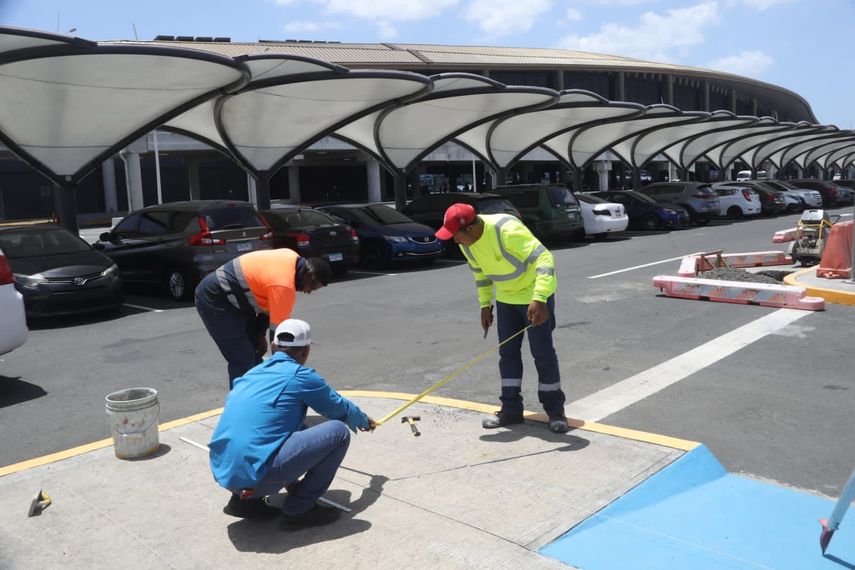 El Aeropuerto Internacional de Tocumen, informó sobre el inició de la fase final de la construcción del proyecto de estacionamientos de la Terminal 2 con la instalación de techos para proteger a pasajeros y usuarios de las inclemencias del tiempo.