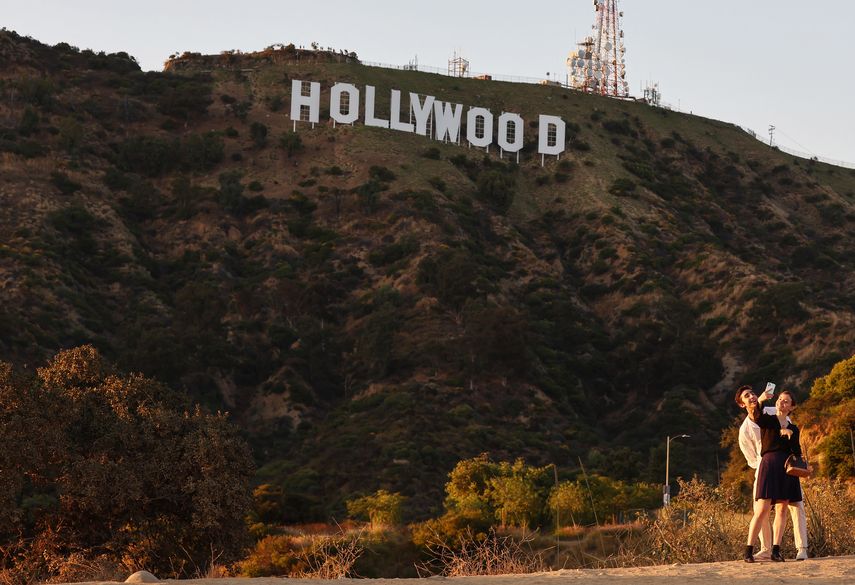 Huelga de guionistas de Hollywood recibe impulso de actores. Huelga de guionistas de Hollywood recibe impulso de actores.