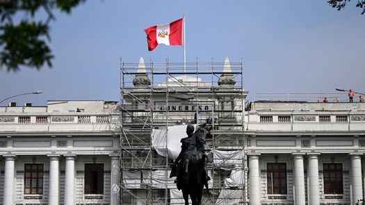 Perú y México han roto relaciones diplomáticas a causa de un asilo político. Perú y México han roto relaciones diplomáticas a causa de un asilo político.