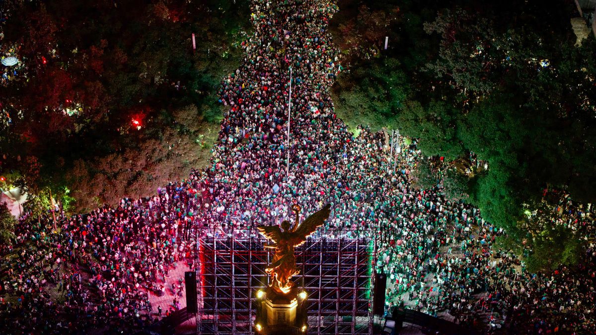 Las calles de México fueron abarrotadas por fanáticos. EFE Las calles de México fueron abarrotadas por fanáticos. EFE