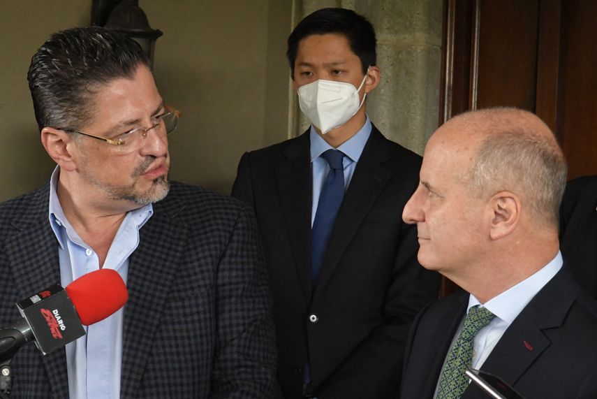 Costa Rica: Presidente electo se reúne con rival de balotaje
