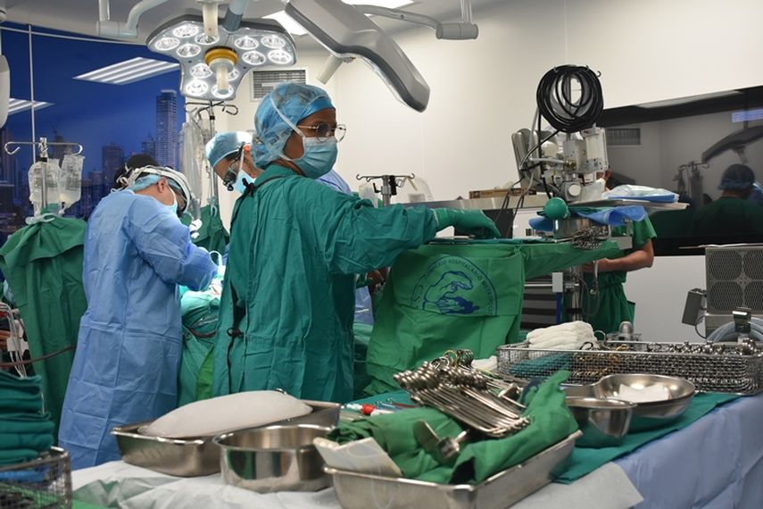 En el año 2023, se extirparon en la Ciudad de la Salud seis tumores de corazón, cirugías que superan los 60 mil dólares cada una. En el año 2023, se extirparon en la Ciudad de la Salud seis tumores de corazón, cirugías que superan los 60 mil dólares cada una.