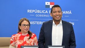 Meduca y AIG firman convenio que robustecerá los procesos de calificación en las escuelas