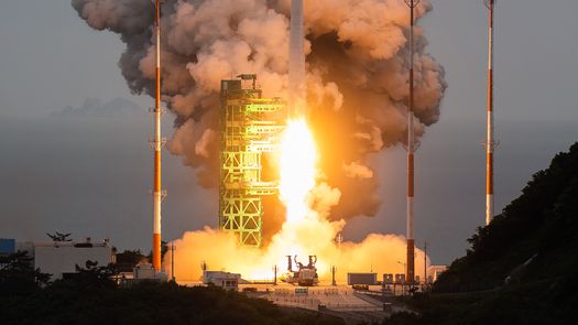 Corea del Sur lanza su cohete Nuri con ocho satélites a bordo
