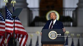 Trump promete aplastar la covid-19 con una vacuna este año