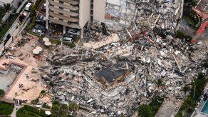 Sube a 90 el número de fallecidos por colapso de edificio en Florida