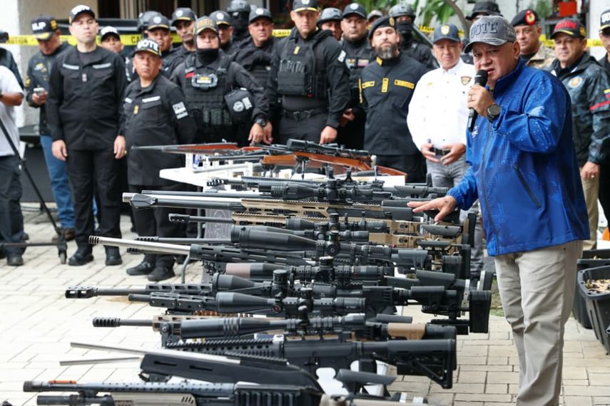 Venezuela informó el martes un patrullaje con drones y buques de la Armada en sus aguas territoriales, en un momento en que Estados Unidos (EEUU) también anunció un despliegue militar en el Caribe sur para una operación contra el narcotráfico. Venezuela informó el martes un patrullaje con drones y buques de la Armada en sus aguas territoriales, en un momento en que Estados Unidos (EEUU) también anunció un despliegue militar en el Caribe sur para una operación contra el narcotráfico.