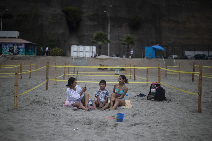 Perú elimina uso de mascarillas en espacios abiertos