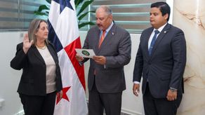 La nueva Defensora del Pueblo, Ángela Russo, fue juramentada por el presidente de la Asamblea Naciona, Jorge Herrera.