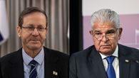 El presidente del Estado de Israel, Isaac Herzog, acompañado de su esposa Michal Herzog llegará mañana 6 de mayo a Panamá para una visita oficial, con el propósito de estrechar las relaciones de cooperación y amistad entre ambos países. El presidente del Estado de Israel, Isaac Herzog, acompañado de su esposa Michal Herzog llegará mañana 6 de mayo a Panamá para una visita oficial, con el propósito de estrechar las relaciones de cooperación y amistad entre ambos países.