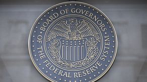 Fed prevé condiciones financieras menos restrictivas para bajar intereses en 2024