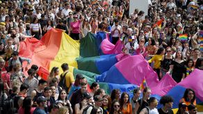 Francia prohíbe terapias de reorientación sexual