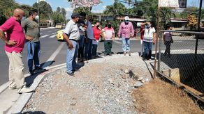 La construcción de la carretera nueva que viene desde David pasa por San Cristóbal hacia La Riviera y conecta con Alanje ha causado molestias, por lo cual el director regional del MOP se reunió con parte de los afectados.