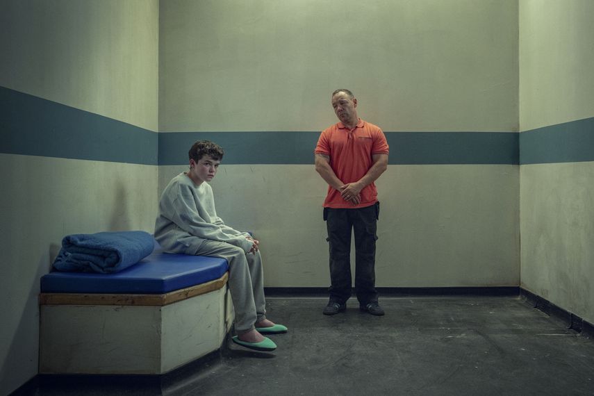 Serie Adolescencia reaviva debate global sobre el acceso a internet de menores