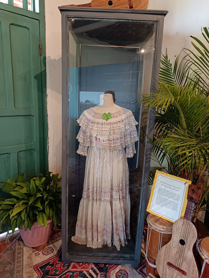 La pollera considerada la más antigua de Panamá, se exhibe en Guararé. La pollera considerada la más antigua de Panamá, se exhibe en Guararé.