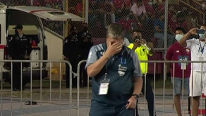 Bolillo Gómez llora con un Rommel Fernández que le aplaude