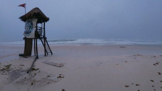 Huracán Nora se desplaza en costa del Pacífico mexicano