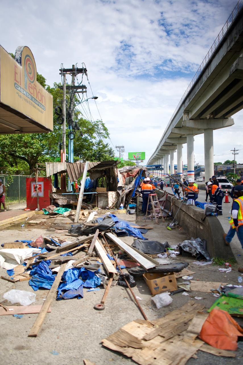 Metro de Panamá ejecuta desalojos de buhoneros en la estación 24 de diciembre