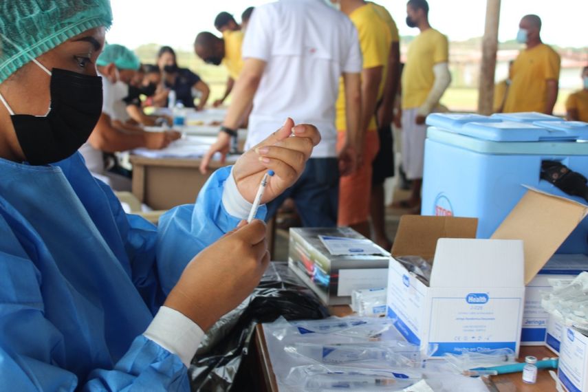 COVID-19: 61% de población penitenciaria con primera dosis