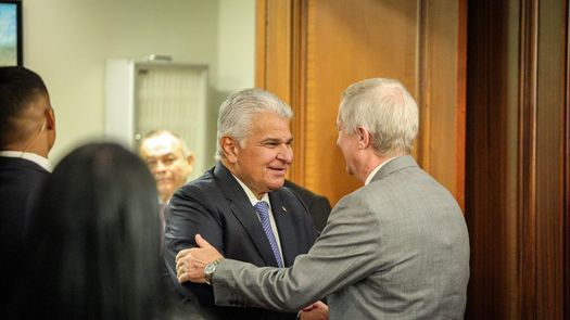 Mulino recibió a Kast en el Palacio de las Garzas. Mulino recibió a Kast en el Palacio de las Garzas.