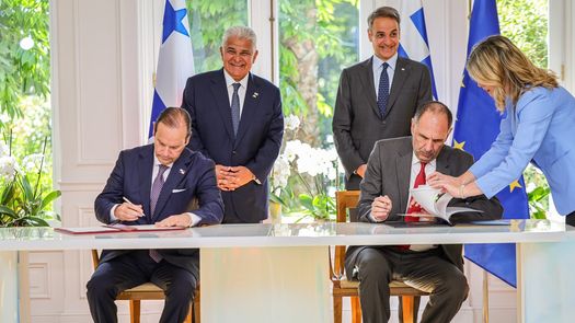 Luego de reunirse con el presidente de la República Helénica, Konstantínos Tasoúlas, el presidente de Panamá, José Raúl Mulino sostuvo una reunión bilateral este martes con el primer ministro de Grecia, Kyriakos Mitsotakis. Luego de reunirse con el presidente de la República Helénica, Konstantínos Tasoúlas, el presidente de Panamá, José Raúl Mulino sostuvo una reunión bilateral este martes con el primer ministro de Grecia, Kyriakos Mitsotakis.