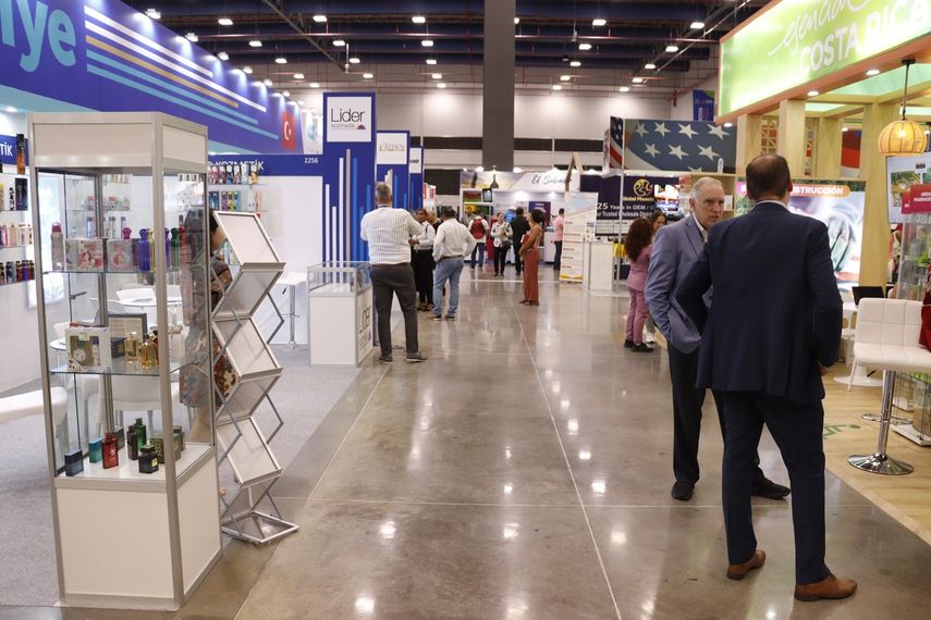 La Cámara de Comercio, Industrias y Agricultura de Panamá (CCIAP), informó que sus cinco ferias especializada en el sector comercial, logístico, turismo, energético y tecnológico para este 2025, esperan recibir 15 mil visitantes. La Cámara de Comercio, Industrias y Agricultura de Panamá (CCIAP), informó que sus cinco ferias especializada en el sector comercial, logístico, turismo, energético y tecnológico para este 2025, esperan recibir 15 mil visitantes.
