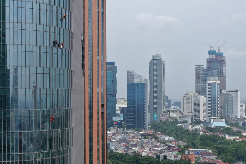 El mes pasado, un sismo de magnitud 6,2 mató a una docena de personas cuando golpeó el norte de Sumatra, Indonesia, derrumbando casas y una mezquita.