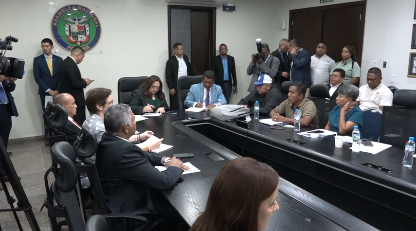 Diálogo entre diputados y dirigentes bananeros inició este martes en la Asamblea Nacional