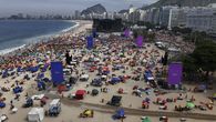 La efervescencia crece a cada hora de este sábado en Copacabana, a medida que una marea humana comienza a llegar a la icónica playa de Rio de Janeiro para ver el megaconcierto gratuito de la estrella del pop latino Shakira. La efervescencia crece a cada hora de este sábado en Copacabana, a medida que una marea humana comienza a llegar a la icónica playa de Rio de Janeiro para ver el megaconcierto gratuito de la estrella del pop latino Shakira.