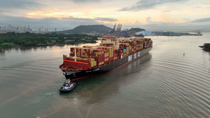 Hoy, el Canal de Panamá alcanzó un nuevo hito con el tránsito del buque portacontenedores MSC MARIE, que se ha convertido en el neopanamax con mayor capacidad de carga en cruzar esta vía interoceánica. Hoy, el Canal de Panamá alcanzó un nuevo hito con el tránsito del buque portacontenedores MSC MARIE, que se ha convertido en el neopanamax con mayor capacidad de carga en cruzar esta vía interoceánica. 