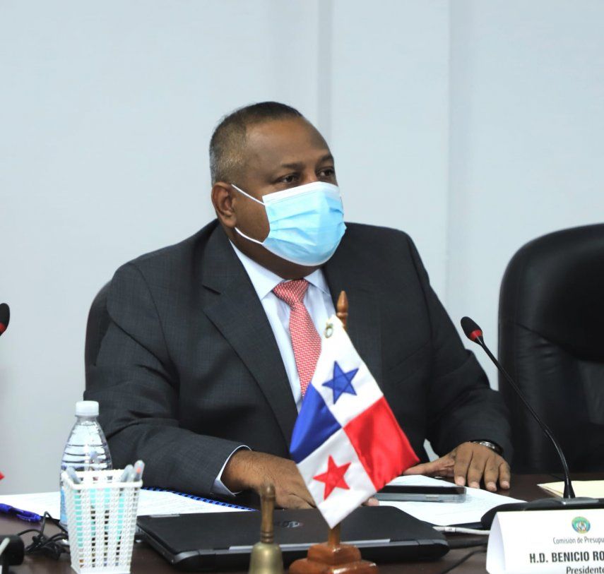 Raúl Pineda en la Asamblea Nacional de Panamá