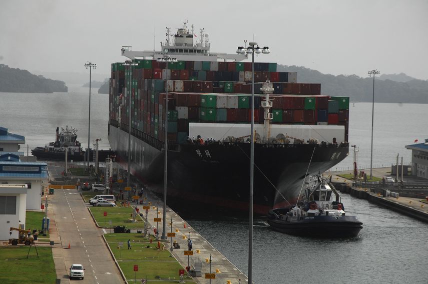 La sequía que afecta el país también ha impactado las operaciones en el Canal de Panamá. Los bajos niveles de agua se traducen en menos competitividad para la ruta. La sequía que afecta el país también ha impactado las operaciones en el Canal de Panamá. Los bajos niveles de agua se traducen en menos competitividad para la ruta.