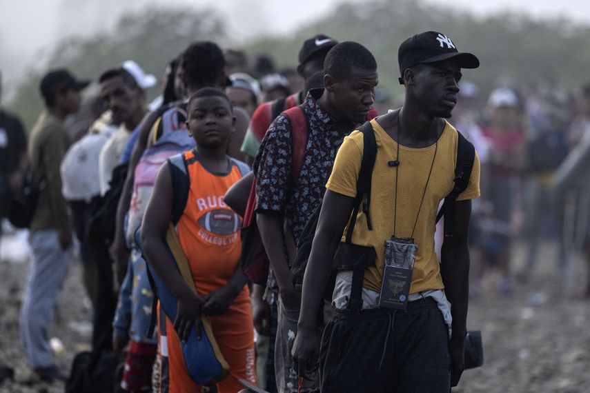 La Operación Flujo Controlado de Migrantes irregulares registra desde enero 2024 hasta hoy 20 de junio 2024, un tránsito por la selva del Darién de unas 186 mil 969 personas. La Operación Flujo Controlado de Migrantes irregulares registra desde enero 2024 hasta hoy 20 de junio 2024, un tránsito por la selva del Darién de unas 186 mil 969 personas.