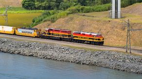 División de Maersk pagó 600 millones de dólares por el ferrocarril del Canal de Panamá
