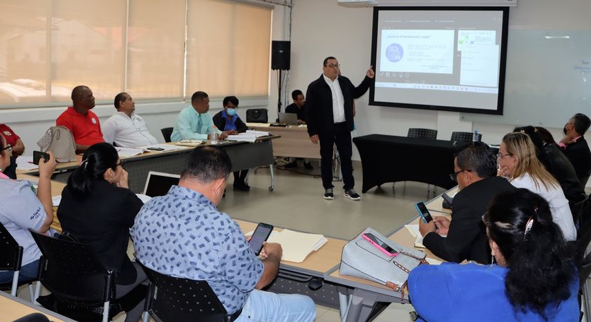 Meduca y gremios evalúan sistema de evaluación de desempeño .