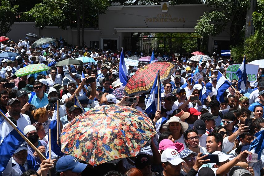 Honduras: Opositores protestan ante comunismo de presidenta
