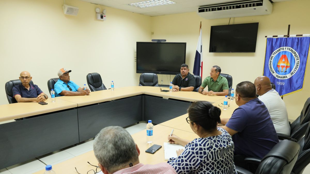 El aumento en los costos del combustible llevó a la instalación de una mesa de diálogo entre la Autoridad del Tránsito y Transporte Terrestre (ATTT) y dirigentes del transporte de Panamá Oeste, con el objetivo de evitar un incremento en las tarifas al usuario. El aumento en los costos del combustible llevó a la instalación de una mesa de diálogo entre la Autoridad del Tránsito y Transporte Terrestre (ATTT) y dirigentes del transporte de Panamá Oeste, con el objetivo de evitar un incremento en las tarifas al usuario.