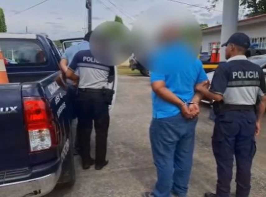 La Policía Nacional condujo a los dos sospechosos. La Policía Nacional condujo a los dos sospechosos.