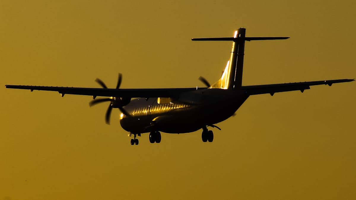 El avión perdido en Indonesia trasportaba a 11 personas. El avión perdido en Indonesia trasportaba a 11 personas.