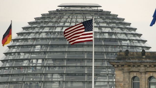 Alemania invita a EEUU a analizar versiones de espionaje