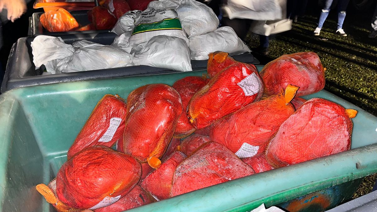 El IMA detalló cuáles serán los nuevos puntos de ventas habilitados para la semana del 9 al 12 de diciembre de 2025, donde los ciudadanos podrán adquirir la esperada Caja Navideña a un precio de B/.15.00. El IMA detalló cuáles serán los nuevos puntos de ventas habilitados para la semana del 9 al 12 de diciembre de 2025, donde los ciudadanos podrán adquirir la esperada Caja Navideña a un precio de B/.15.00.