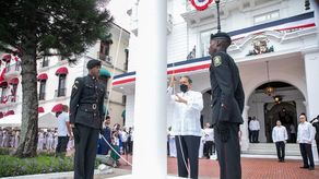 Presidente Cortizo izó la Bandera Nacional por el Día de los Símbolos Patrios