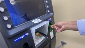 La Caja de Seguro Social (CSS) confirmó el calendario de pago correspondiente a la quincena de abril de 2026 para jubilados y pensionados en todo el país. El desembolso se realizará el miércoles 1 de abril, tanto para quienes reciben su dinero mediante transferencia bancaria (ACH) como por cheque.