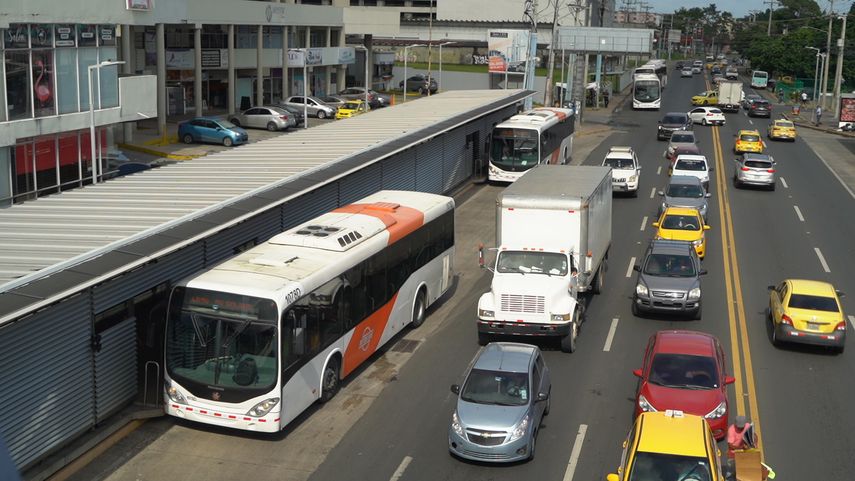 MiBus anuncia desvíos en algunas rutas por Fiestas Patrias.