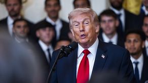 El presidente de Estados Unidos, Donald  Trump, aseguró este viernes que el Gobierno de Cuba caerá muy pronto y reiteró que La Habana tiene muchísimas ganas de negociar con Washington, según la cadena CNN.&nbsp;